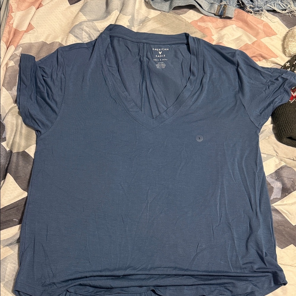 American Eagle Outfitters Women's Navy V-Neck Tee